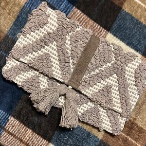 Elegant Textured Cosmetic Bag - Gray